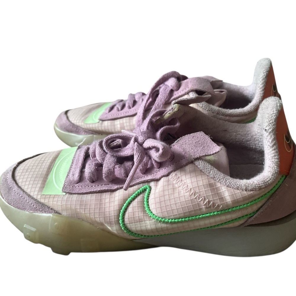 Nike Pastel Sneakers with Green Accents